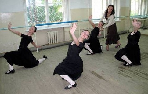 Уроки характерного танца. Уроки характерного танца.